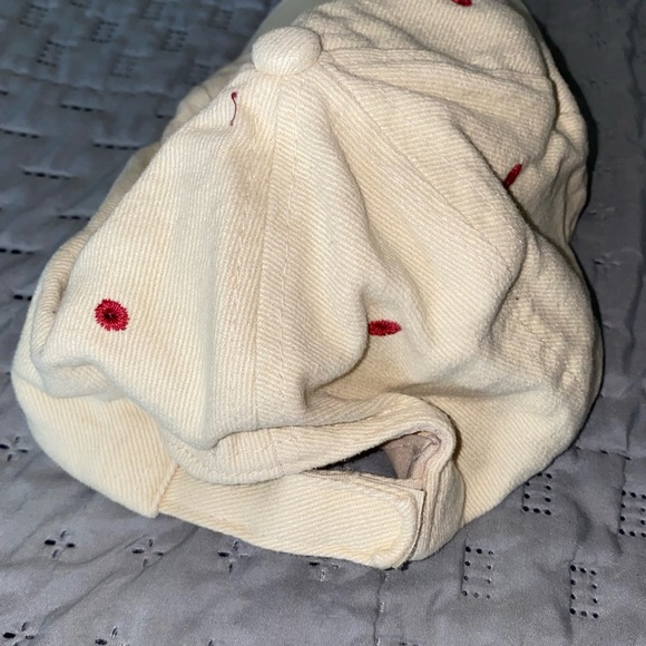 ✨✨Cream and Red Rim Baseball Cap✨ - Picture 5 of 6